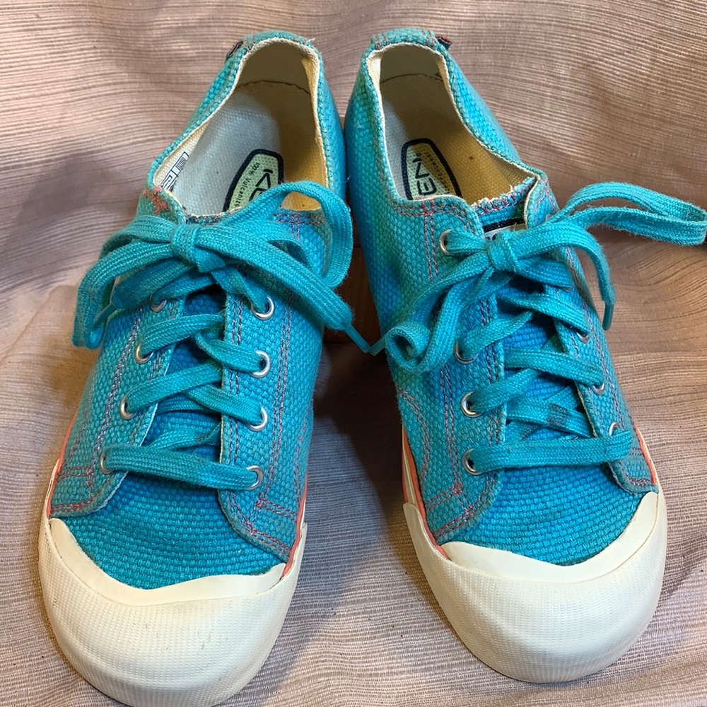 Keen canvas sneakers almost NEW worn once